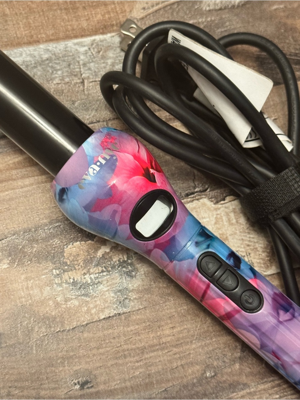 NWOB Never Used Eva NYC Floral Frenzy 1” Curling Wand , Clip Free, 9 ft cord - Picture 5 of 7